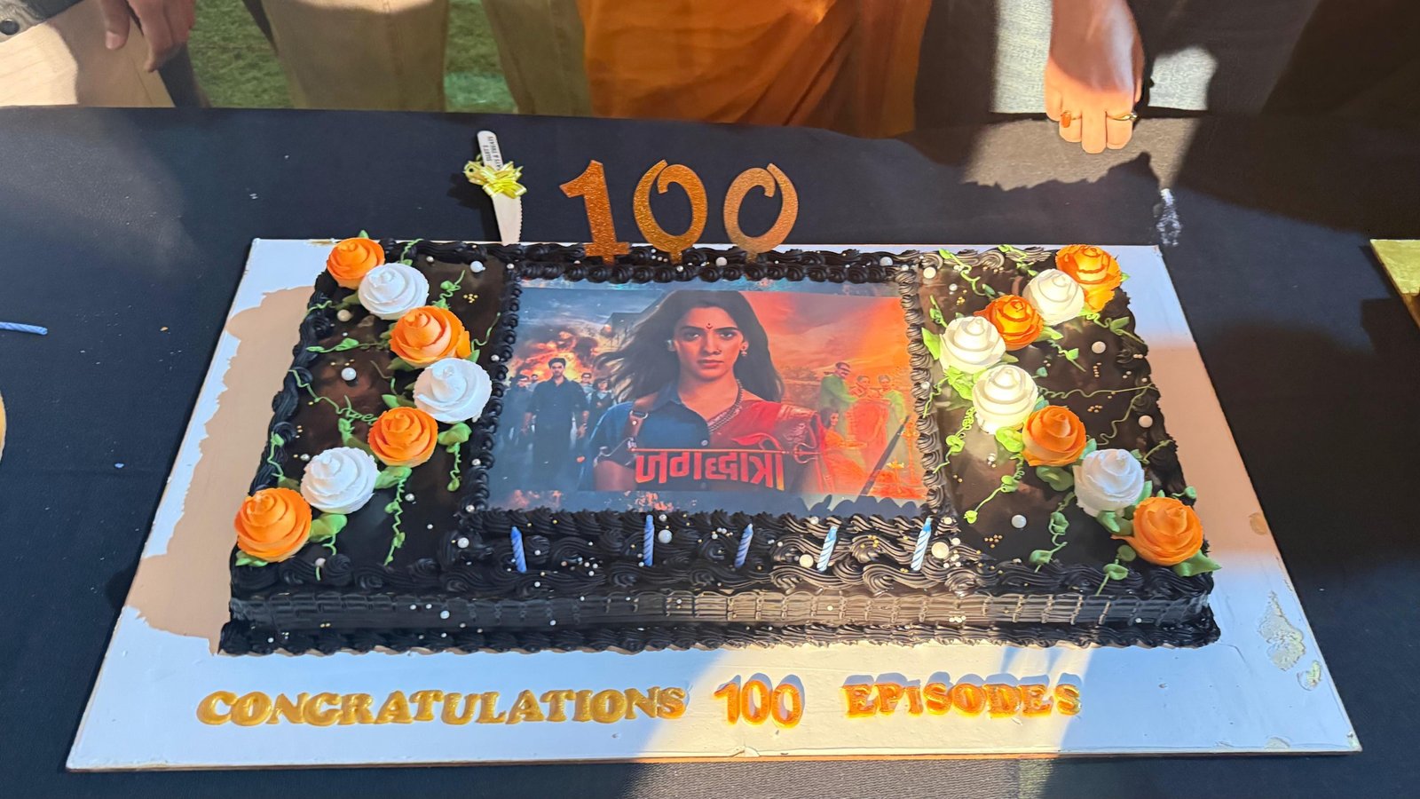 Rahul Kumar Tewary’s Jagadhatri Completes 100 Episodes; Cast Celebrates with Special Cake-Cutting Ceremony - Photo 2